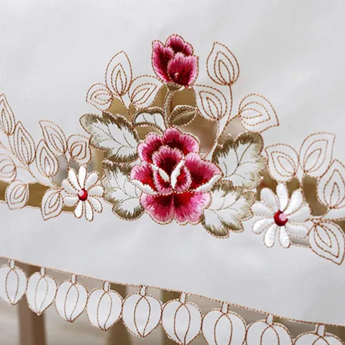 Vista 4 de LeLehome - Mantel de encaje bordado con flores cafés, color crema y beige, diseño clásico y tela que no se arruga para mesa de comedor