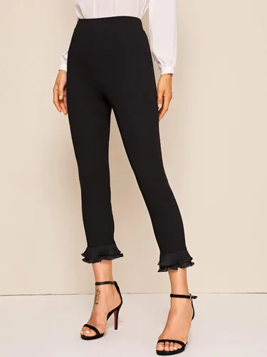 Vista 4 de WDIRARA Pantalones cortos elásticos de cintura con volantes y dobladillo sólido, pantalones elegantes para mujer