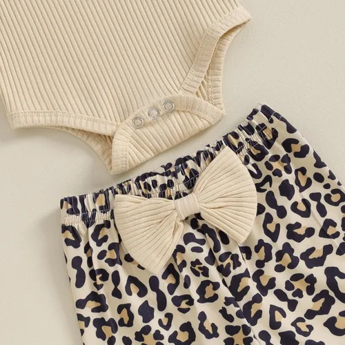 Vista 6 de Kuriozud Conjunto de pantalones acampanados para bebé recién nacida, con volantes, lindo conjunto de pantalones acampanados con diadema y ramitas