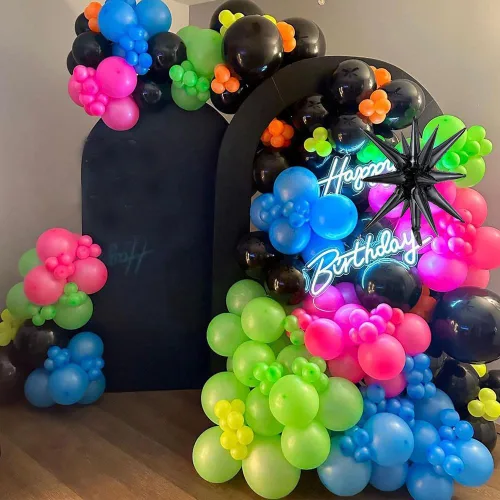 Vista 7 de Kit de Guirnalda de Arco de Globos que Brillan en la Oscuridad - 165 Piezas de Globos Fluorescentes Luminosos de Neón UV Arcoíris - Decoraciones