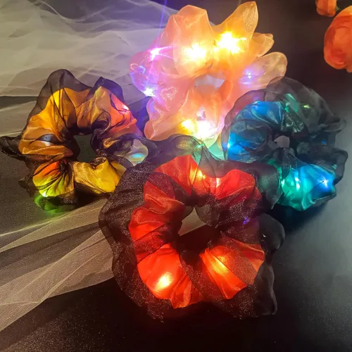 Vista 19 de Scrunchies LED, 18 piezas multicolor que brillan en la oscuridad suministros de fiesta, recuerdo de fiesta de neón, accesorios de festival rave