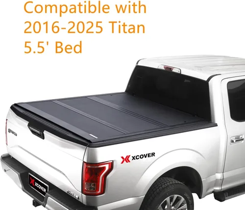 Vista 2 de XCOVER Cubierta de Caja Compatible con Caja Titan 2016-2025 de 5.5', Cubierta Tonneau Rígida Plegable de Perfil Bajo
