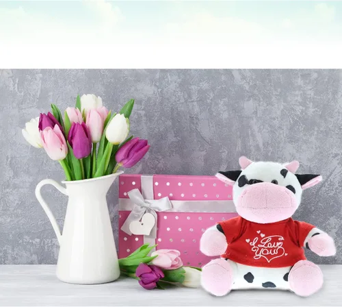 Vista 5 de DolliBu Vaca de peluche con texto en inglés "I Love You", bonito animal de peluche con camisa roja y nombre, regalo personalizado para el día de San