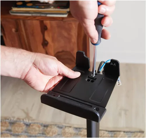 Vista 4 de SANUS Soporte de altavoz inalámbrico para Sonos Five y Sonos Play:5 - Diseño de mejora de audio para audio vertical y horizontal con gestión de Negro