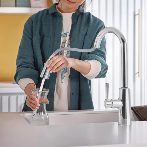 Vista 7 de Moen Riley - Grifo de cocina cromado de una sola manija con sistema de extracción que incluye Power Boost para una limpieza más rápida y sistema