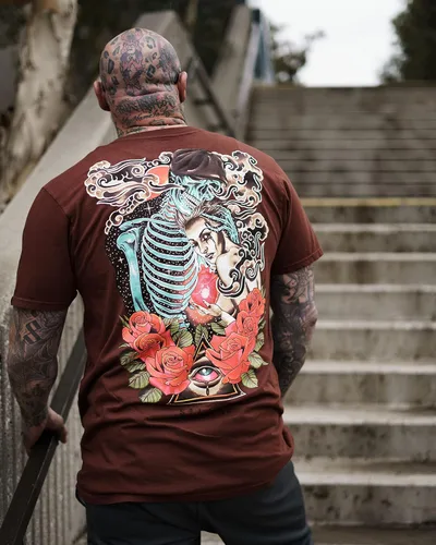 Vista 4 de Sullen Take Care Tattoo Lifestyle Graphic - Camiseta prémium para hombre
