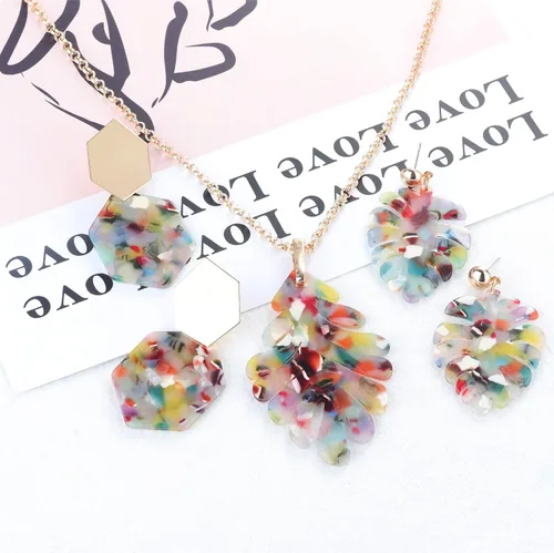 Vista 5 de ORAZIO Juego de collar largo con colgante y aretes acrílicos para mujeres y niñas, aretes de gota con dije, collares con dije, juego de judería