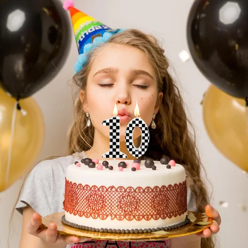 Vista 4 de Velas temáticas de autos de carreras para cumpleaños, velas numeradas número 0 a cuadros, decoración de pastel a cuadros en blanco y negro, adorno