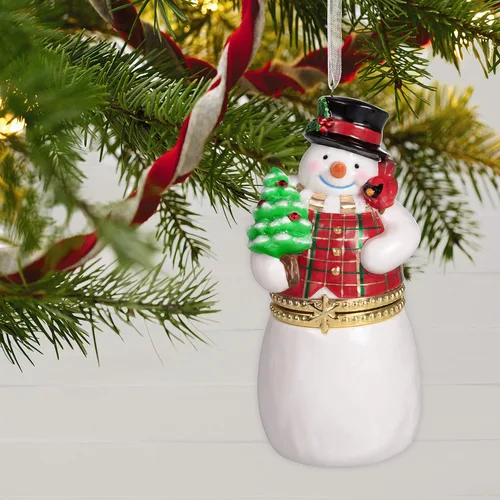 Vista 6 de Hallmark Keepsake Navidad 2019 Año Fechado Limoges Adorno de muñeco de nieve, porcelana