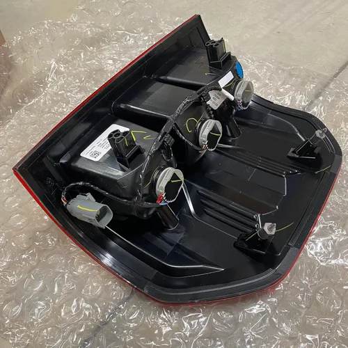 Vista 4 de Ford 2022-2024 Maverick LH Driver Conjunto de lámpara trasera halógena NZ6Z-13405-A NZ6Z-13405-C