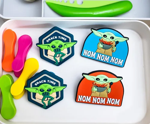 Vista 8 de Star Wars: The Mandalorian Grogu The Child Nom Nom Nom Clips magnéticos para chips, juego de 2 Abrazaderas para bolsas de plástico para aperitivos