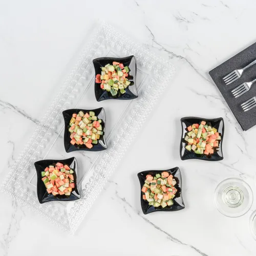Vista 6 de Restaurantware - Platos de postre de 3 x 3 pulgadas, 100 platos de cóctel pequeños, cuadrados, bordes ondulados, platos desechables de plástico Negro