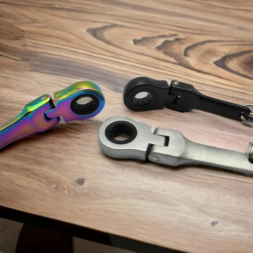 Vista 3 de GT/ Rotors Llave de Carraca Mini de 10mm para Llavero (Bono Gratis: Llavero de Cinta Métrica Mini) (Neo Chrome)