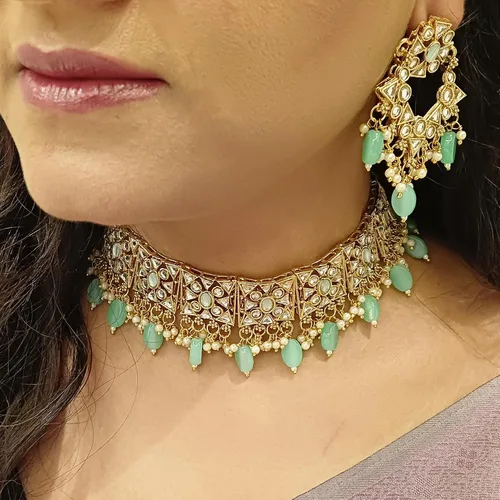 Vista 3 de Efulgenz Antique Gold Tone Choker Necklace Maangtikka and Earrings Set Indian Jewelry Sets for Women Indian Bridal Sets Ethnic Faux Kundan Crystal