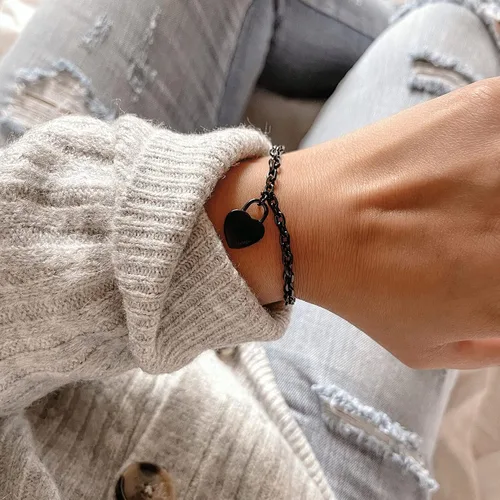 Vista 3 de MVMT Pulsera con dije Heartlock para mujer, Sin gemas.