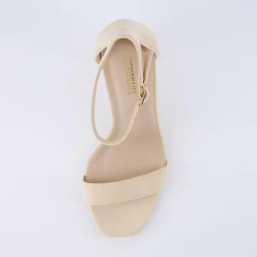 Vista 6 de CUSHIONAIRE Sandalia Bliss de tacón medio de una banda para mujer + espuma viscoelástica, anchos disponibles