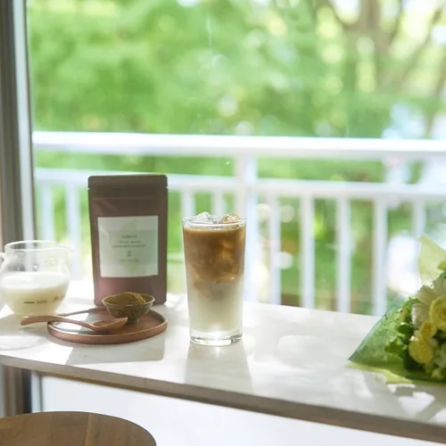 Vista 7 de Hojicha Powder - Polvo de té verde tostado japonés Sabor suave y tostado Bajo en cafeína Perfecto para lattes, hornear y postres Vegano, sin