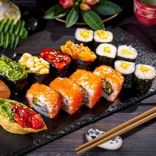 Vista 2 de Kit de Fabricación de Sushi, Juego Profesional de Fabricación de Sushi con Bazooka y Rodillo Incluye Alfombrilla de Bambú, Molde de Corte, Cuchillo