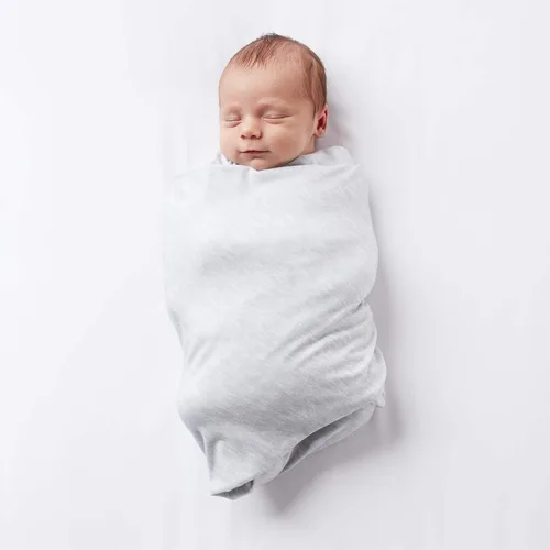 Vista 3 de BreathableBaby Paquete de 2 mantas y envolturas activas, narval y puntos dorados, tela ligera de alta calidad, 47 x 47 pulgadas, manta multiusos
