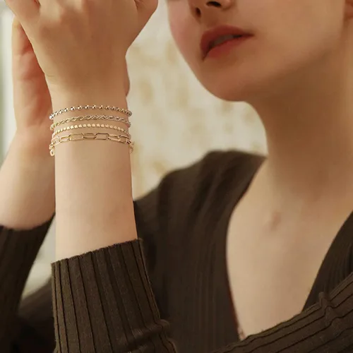 Vista 5 de FINREZIO 6 pulseras de cadena de oro para mujer, pulsera cubana con cuentas de eslabones de clip de papel, pulsera de cadena de cable grueso
