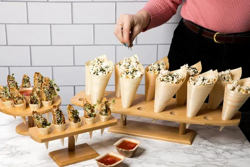 Vista 6 de PacknWood 210SBAM20 - Soporte de bambú para cono de alimentos y soporte de bambú para exhibición Temaki, soporte de cono de bambú biodegradable
