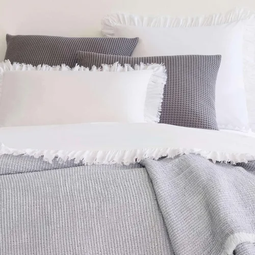 Vista 15 de Pine Cone Hill Funda de almohada de Matelasse azul francés de burbujas, tamaño estándar, patrón sólido azul