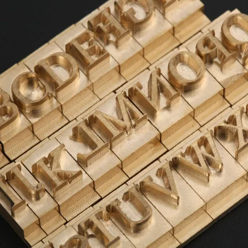 Vista 4 de 26 sellos de letras mayúsculas de latón A-Z Times New Roman – 0.268 in de alto para relieve de cuero, con soporte de ranura en T de 2.0 in