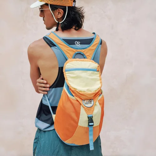 Vista 4 de Mochila plegable, mochila ligera de senderismo para hombres y mujeres, mochila pequeña plegable resistente al agua de 18 litros con diseño de bloque
