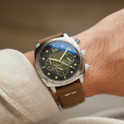 Vista 2 de Reloj Spinnaker Hull para hombre Cronógrafo con movimiento Meca-Quartz, caja de acero inoxidable de 42mm con almohadillado, correa de cuero
