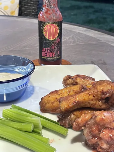 Vista 4 de Splintered Sauce Salsa picante JazzBerry - Frambuesa dulce y Carolina Reaper - Salsa picante a base de frutas galardonada - Sabor rítmico. Calor