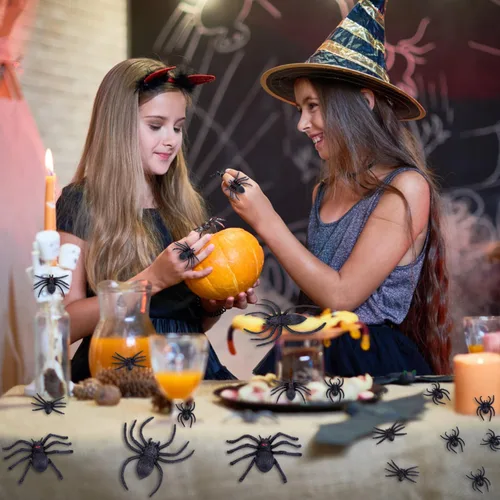 Vista 5 de JIALWEN 60 arañas de plástico realistas, juguetes de araña falsa negra y anillos de araña, juguetes de araña, accesorios de broma de Halloween