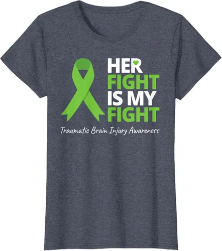 Vista 14 de Camiseta con cinta verde de la conciencia de la TBI, con texto en inglés "Her Fight Is My Fight" Jaspeado Oscuro