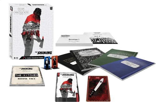 Vista 2 de USAOPOLY El resplandeciente escape de The Overlook Hotel Un juego de crónicas codificadas