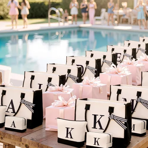 Vista 4 de mibasies 1 bolsa de lona con inicial bordada con 2 bolsas de maquillaje, regalos de cumpleaños para mujer