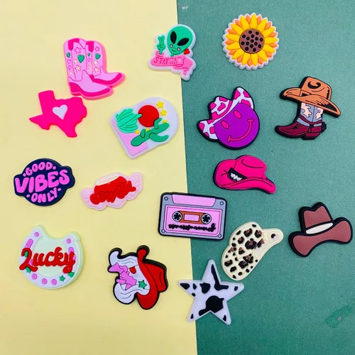 Vista 4 de 30 50 dijes bohemios de vaquera rosa para zapatos para decoración de zuecos Crock, sandalias de paz, accesorios para niñas, mujeres, niños