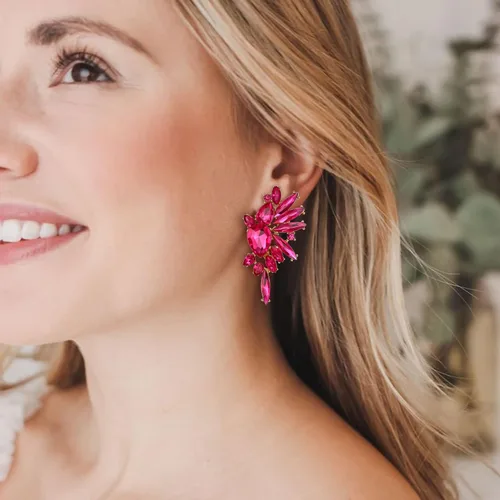 Vista 4 de EVER FAITH Aretes de diamantes de imitación vintage, aretes colgantes de cristal de marquesa de moda para mujer