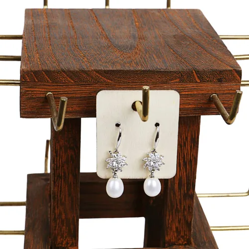 Vista 5 de Ikee Design Torre de joyería giratoria de madera natural con 36 ganchos soporte giratorio para almacenamiento de tarjetas para tienda escaparate
