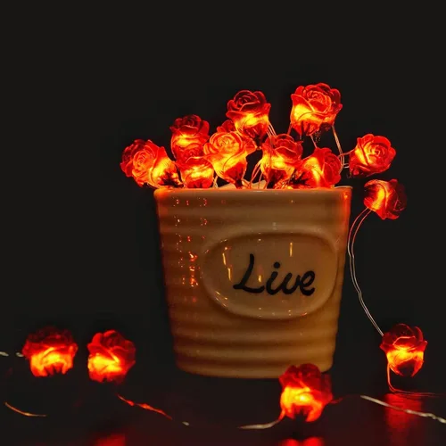 Vista 2 de Cadena de luces con 40 LED en forma de flor de rosa, 13 pies, funciona con pilas, luces de hadas románticas para decoración del día de San Valentín