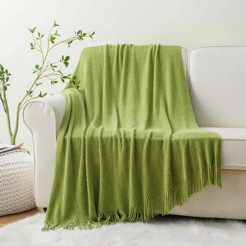 Vista 3 de BATTILO HOME Manta verde manzana para sofá, suave manta de punto de chenilla con borlas para la decoración del hogar, manta verde primavera