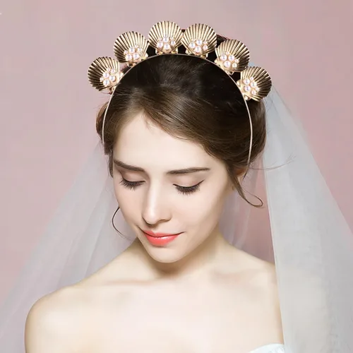 Vista 3 de minkissy Diadema de concha de perlas doradas, accesorio para el cabello para mujeres y niñas, vacaciones, boda, fiesta, cosplay, ligero y decorativo