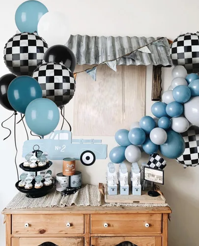 Vista 3 de Paquete de Globos de Coche de Carreras Globos a Cuadros Azules y Negros de Látex para Niños Un Feliz Primero, Segundo, Vintage, Dos, Rápidos, Un