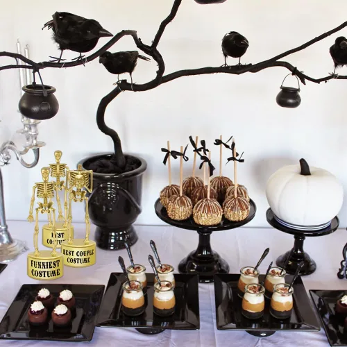 Vista 4 de Suministros para fiesta de Halloween, paquete de 4 trofeos de esqueleto