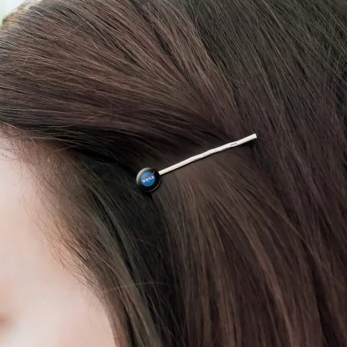 Vista 2 de Pinzas para peinar el cabello con logotipo oficial de albóndigas de la NASA