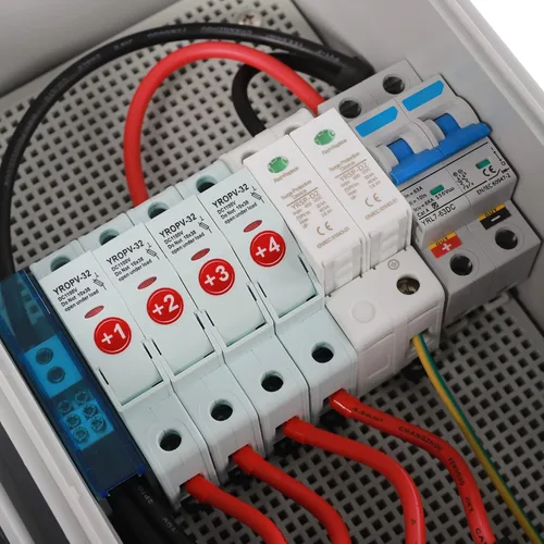 Vista 6 de Caja combinadora fotovoltaica, 4 cuerdas, caja combinadora solar con fusible de corriente nominal de 10A, disyuntor de 63A, arreste de rayos