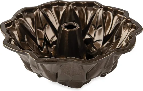 Vista 4 de Nordic Ware Harvest Leaves Bundt - Molde para pan de bronce y cosecha