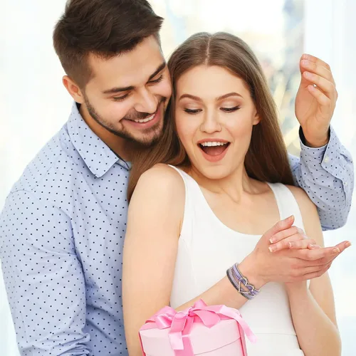 Vista 6 de Pulseras envolventes de cuero para mujer, pulseras negras, pulseras bohemias multicapa con cierre magnético, pulseras de corazón, joyas