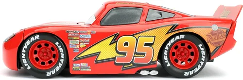 Vista 8 de Disney Pixar Cars 3 1:24 Lightning McQueen - Auto fundido a presión con estante para neumáticos (99751)