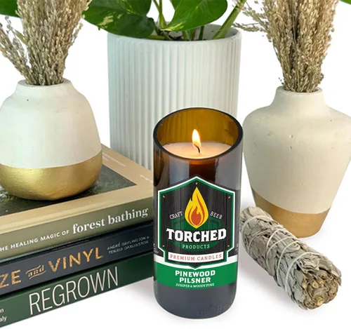 Vista 6 de Torched Velas perfumadas de cerveza, vela de cera de soja natural, aroma Pilsner de madera de pino de 8 onzas, es un gran regalo para hombres