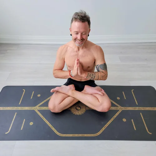Vista 8 de Liforme Esterilla de yoga de viaje – Sistema de alineación patentado, agarre guerrero, antideslizante, ecológico, ultraligero y resistente al sudor