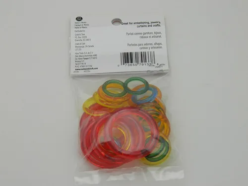 Vista 2 de RED HEART, Anillos de plástico surtidos para manualidades de abrigos y Clark, 1 paquete